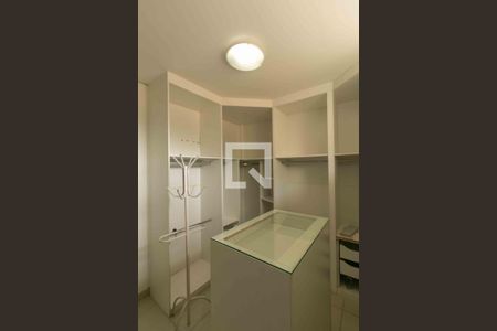 Casa à venda com 1000m², 5 quartos e 4 vagas Casa à venda com 1000m², 5 quartos e 4 vagasCloset Suite 1