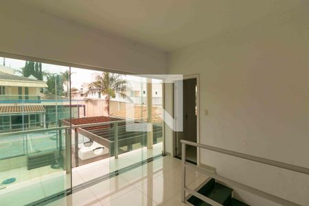 Casa à venda com 1000m², 5 quartos e 4 vagas Casa à venda com 1000m², 5 quartos e 4 vagasCorredor