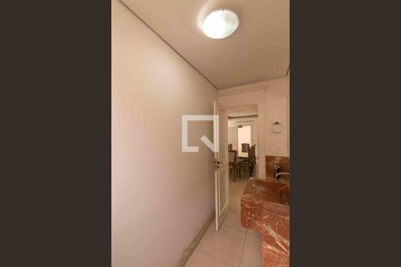 Casa à venda com 1000m², 5 quartos e 4 vagas Casa à venda com 1000m², 5 quartos e 4 vagasLavabo