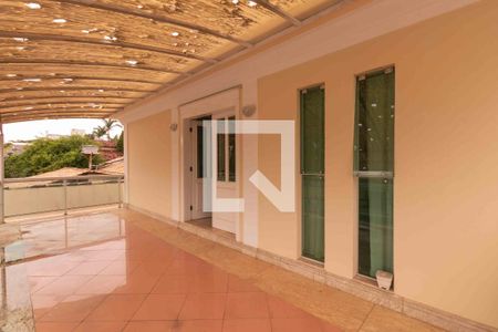 Casa à venda com 1000m², 5 quartos e 4 vagas Casa à venda com 1000m², 5 quartos e 4 vagasVaranda Suite 1