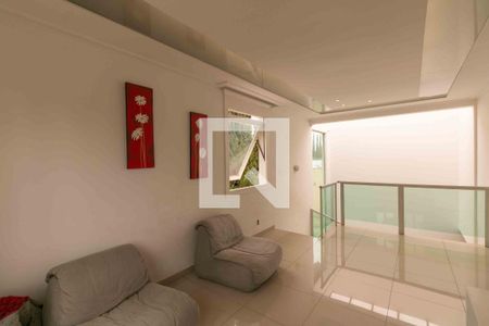 Casa à venda com 1000m², 5 quartos e 4 vagas Casa à venda com 1000m², 5 quartos e 4 vagasSala 2