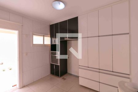 Casa à venda com 1000m², 5 quartos e 4 vagas Casa à venda com 1000m², 5 quartos e 4 vagasCozinha