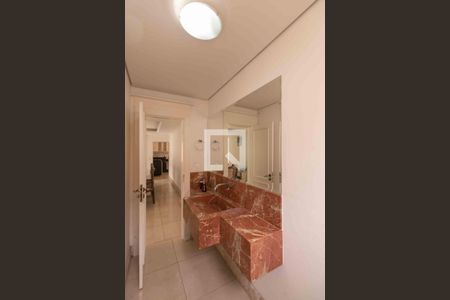 Casa à venda com 1000m², 5 quartos e 4 vagas Casa à venda com 1000m², 5 quartos e 4 vagasLavabo