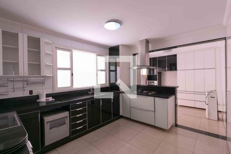 Casa à venda com 1000m², 5 quartos e 4 vagas Casa à venda com 1000m², 5 quartos e 4 vagasCozinha