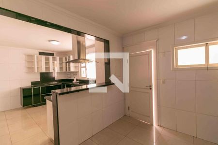 Casa à venda com 1000m², 5 quartos e 4 vagas Casa à venda com 1000m², 5 quartos e 4 vagasCozinha