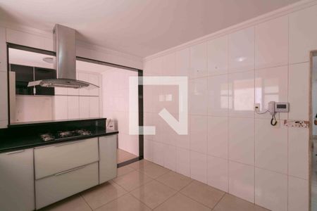 Casa à venda com 1000m², 5 quartos e 4 vagas Casa à venda com 1000m², 5 quartos e 4 vagasCozinha