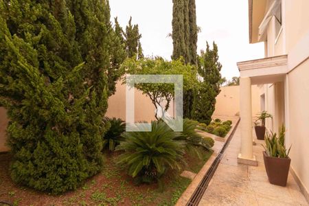 Casa à venda com 1000m², 5 quartos e 4 vagas Casa à venda com 1000m², 5 quartos e 4 vagasÁrea Externa