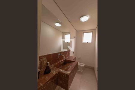 Casa à venda com 1000m², 5 quartos e 4 vagas Casa à venda com 1000m², 5 quartos e 4 vagasLavabo