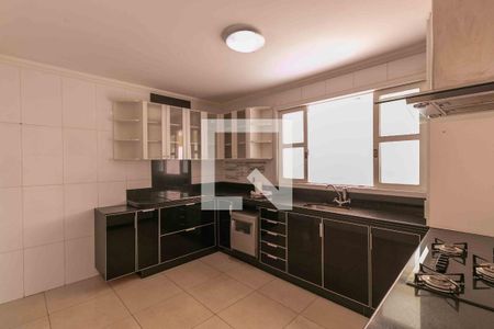 Casa à venda com 1000m², 5 quartos e 4 vagas Casa à venda com 1000m², 5 quartos e 4 vagasCozinha - Torneira