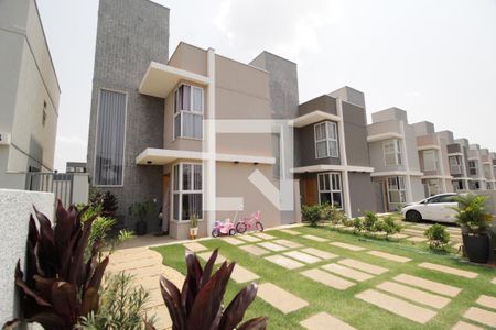 Casa de condomínio para alugar com 102m², 3 quartos e 2 vagasFachada