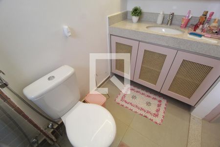 Casa de condomínio para alugar com 102m², 3 quartos e 2 vagasBanheiro da Suíte 1