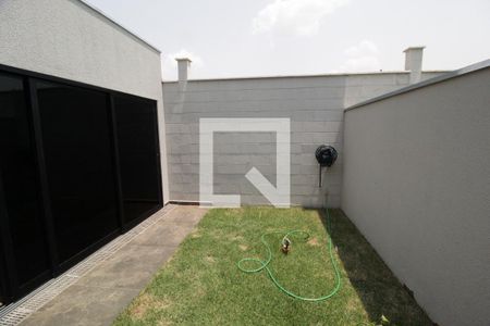 Casa de condomínio para alugar com 102m², 3 quartos e 2 vagasQuintal