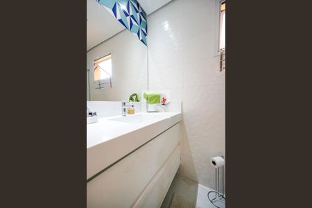 Casa de condomínio à venda com 165m², 3 quartos e 2 vagasBanheiro da suíte