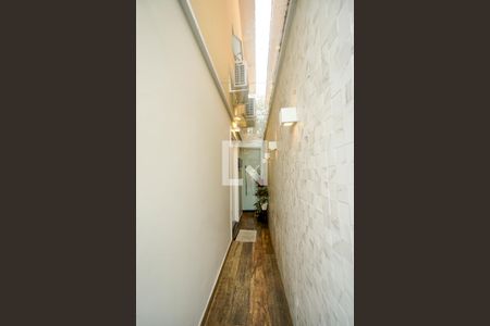 Casa de condomínio à venda com 165m², 3 quartos e 2 vagasCorredor de entrada