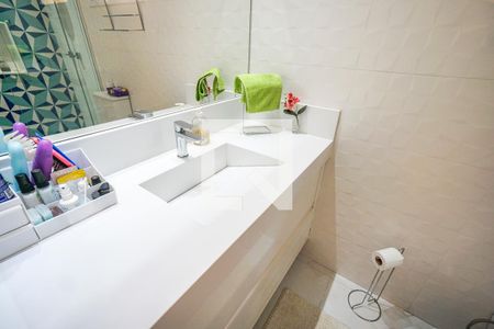 Casa de condomínio à venda com 165m², 3 quartos e 2 vagasBanheiro da suíte