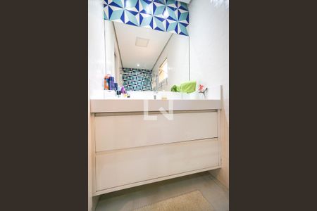 Casa de condomínio à venda com 165m², 3 quartos e 2 vagasBanheiro da suíte