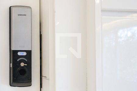 Casa de condomínio à venda com 165m², 3 quartos e 2 vagasFechadura eletrônica