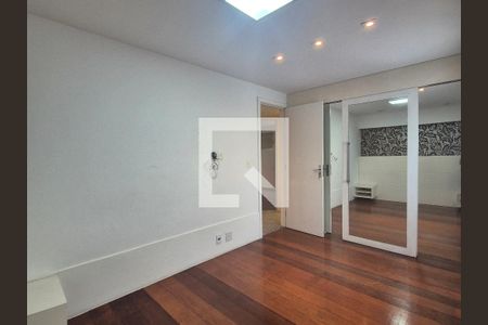 Apartamento à venda com 95m², 2 quartos e 1 vaga Apartamento à venda com 95m², 2 quartos e 1 vagaSuíte