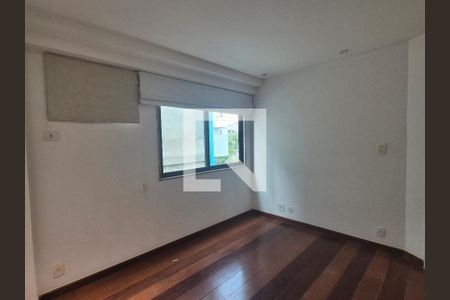 Apartamento à venda com 95m², 2 quartos e 1 vaga Apartamento à venda com 95m², 2 quartos e 1 vagaQuarto