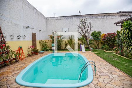 Casa à venda com 313m², 4 quartos e 3 vagas Casa à venda com 313m², 4 quartos e 3 vagasPiscina