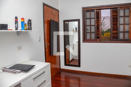 Casa à venda com 313m², 4 quartos e 3 vagas Casa à venda com 313m², 4 quartos e 3 vagasQuarto 4