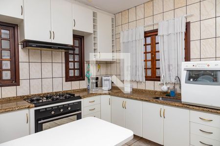 Casa à venda com 313m², 4 quartos e 3 vagas Casa à venda com 313m², 4 quartos e 3 vagasCozinha