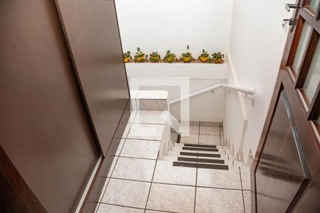 Casa à venda com 313m², 4 quartos e 3 vagas Casa à venda com 313m², 4 quartos e 3 vagasEscada para o salão