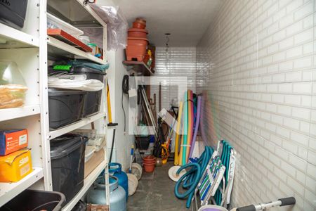 Casa à venda com 313m², 4 quartos e 3 vagas Casa à venda com 313m², 4 quartos e 3 vagasDeposito