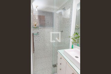 Casa à venda com 313m², 4 quartos e 3 vagas Casa à venda com 313m², 4 quartos e 3 vagasEdícula - banheiro