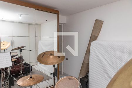 Casa à venda com 313m², 4 quartos e 3 vagas Casa à venda com 313m², 4 quartos e 3 vagasEdícula - quarto