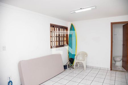 Casa à venda com 313m², 4 quartos e 3 vagas Casa à venda com 313m², 4 quartos e 3 vagasEdícula - sala