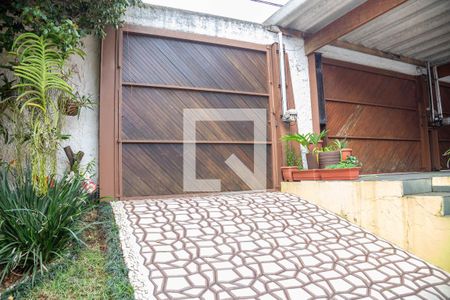 Casa à venda com 313m², 4 quartos e 3 vagas Casa à venda com 313m², 4 quartos e 3 vagasEntrada Veiculos