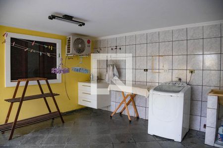 Casa à venda com 313m², 4 quartos e 3 vagas Casa à venda com 313m², 4 quartos e 3 vagasÁrea de serviço