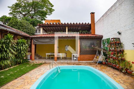 Casa à venda com 313m², 4 quartos e 3 vagas Casa à venda com 313m², 4 quartos e 3 vagasPiscina