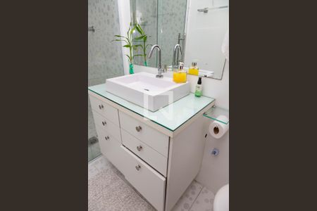 Casa à venda com 313m², 4 quartos e 3 vagas Casa à venda com 313m², 4 quartos e 3 vagasEdícula - banheiro