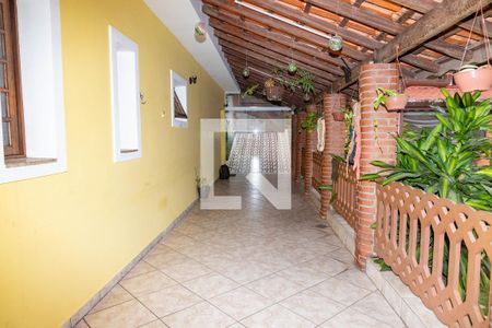 Casa à venda com 313m², 4 quartos e 3 vagas Casa à venda com 313m², 4 quartos e 3 vagasVaranda