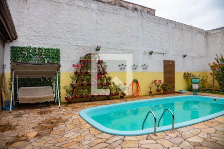 Casa à venda com 313m², 4 quartos e 3 vagas Casa à venda com 313m², 4 quartos e 3 vagasPiscina