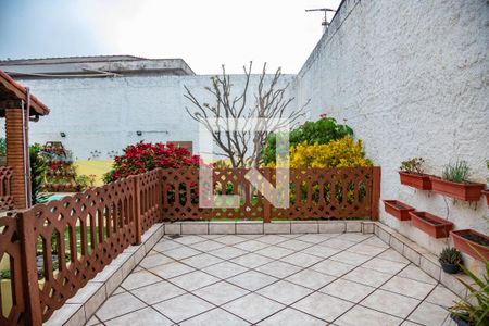 Casa à venda com 313m², 4 quartos e 3 vagas Casa à venda com 313m², 4 quartos e 3 vagasVaranda