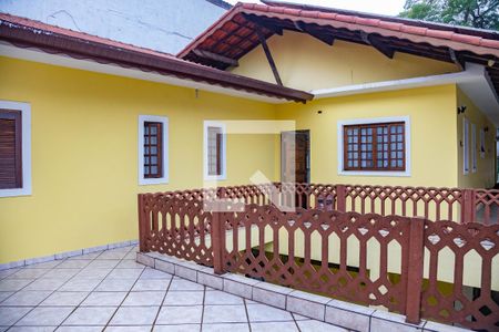 Casa à venda com 313m², 4 quartos e 3 vagas Casa à venda com 313m², 4 quartos e 3 vagasVaranda