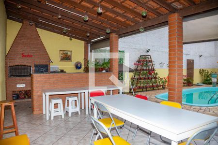 Casa à venda com 313m², 4 quartos e 3 vagas Casa à venda com 313m², 4 quartos e 3 vagasÁrea de lazer - churrasqueira