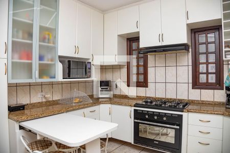 Casa à venda com 313m², 4 quartos e 3 vagas Casa à venda com 313m², 4 quartos e 3 vagasCozinha