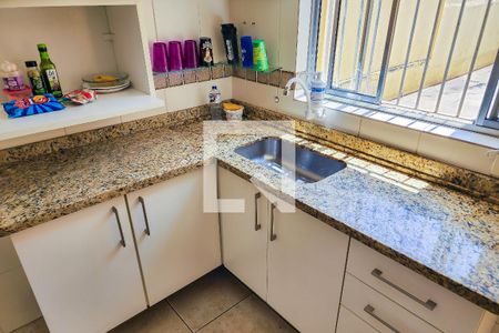 Casa à venda com 160m², 2 quartos e 2 vagasCozinha 