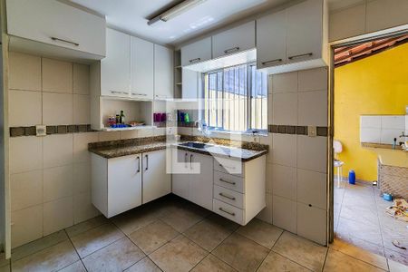 Casa à venda com 160m², 2 quartos e 2 vagasCozinha 