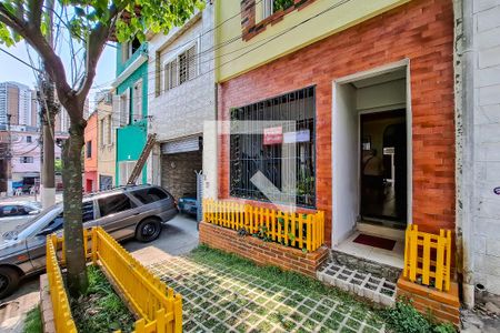 Casa à venda com 150m², 3 quartos e sem vaga Casa à venda com 150m², 3 quartos e sem vagaFachada