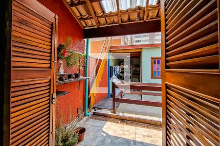 Casa à venda com 150m², 3 quartos e sem vaga Casa à venda com 150m², 3 quartos e sem vagaVaranda