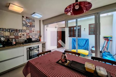 Casa à venda com 150m², 3 quartos e sem vaga Casa à venda com 150m², 3 quartos e sem vagaCozinha