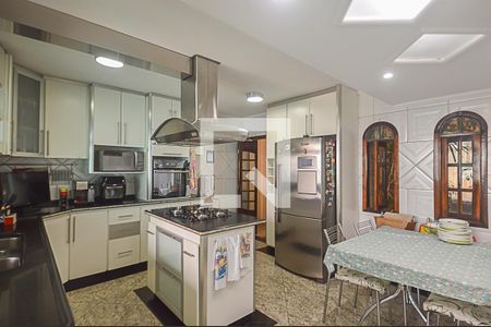 Casa à venda com 350m², 4 quartos e 4 vagas Casa à venda com 350m², 4 quartos e 4 vagasCozinha