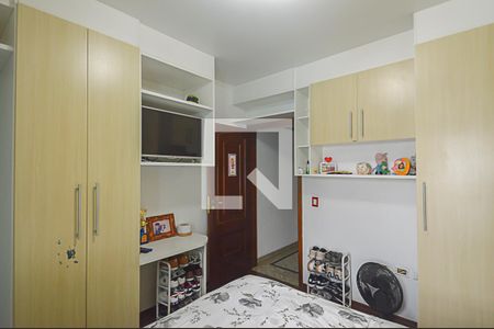 Casa à venda com 350m², 4 quartos e 4 vagas Casa à venda com 350m², 4 quartos e 4 vagasQuarto 2 - Suíte