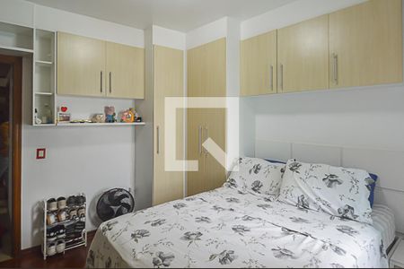 Casa à venda com 350m², 4 quartos e 4 vagas Casa à venda com 350m², 4 quartos e 4 vagasQuarto 2 - Suíte