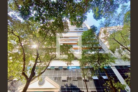 Apartamento para alugar com 138m², 3 quartos e 3 vagasFachada com cartaz QA